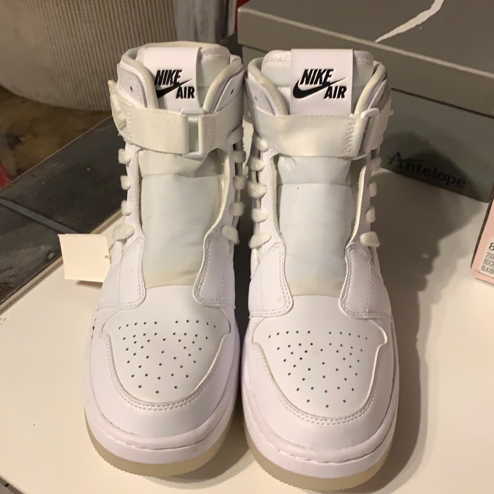 Like new gently worn white Nike Airs